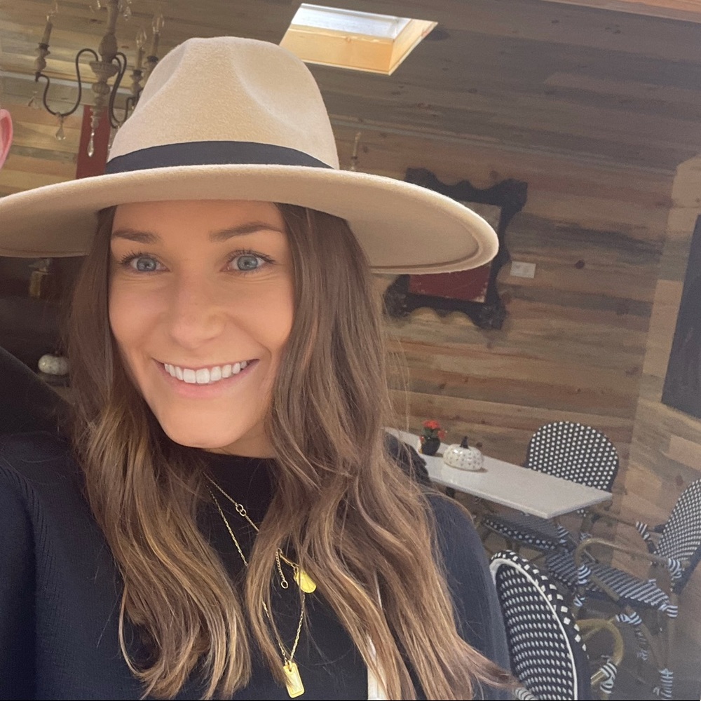 Meet your Posher, Nicole